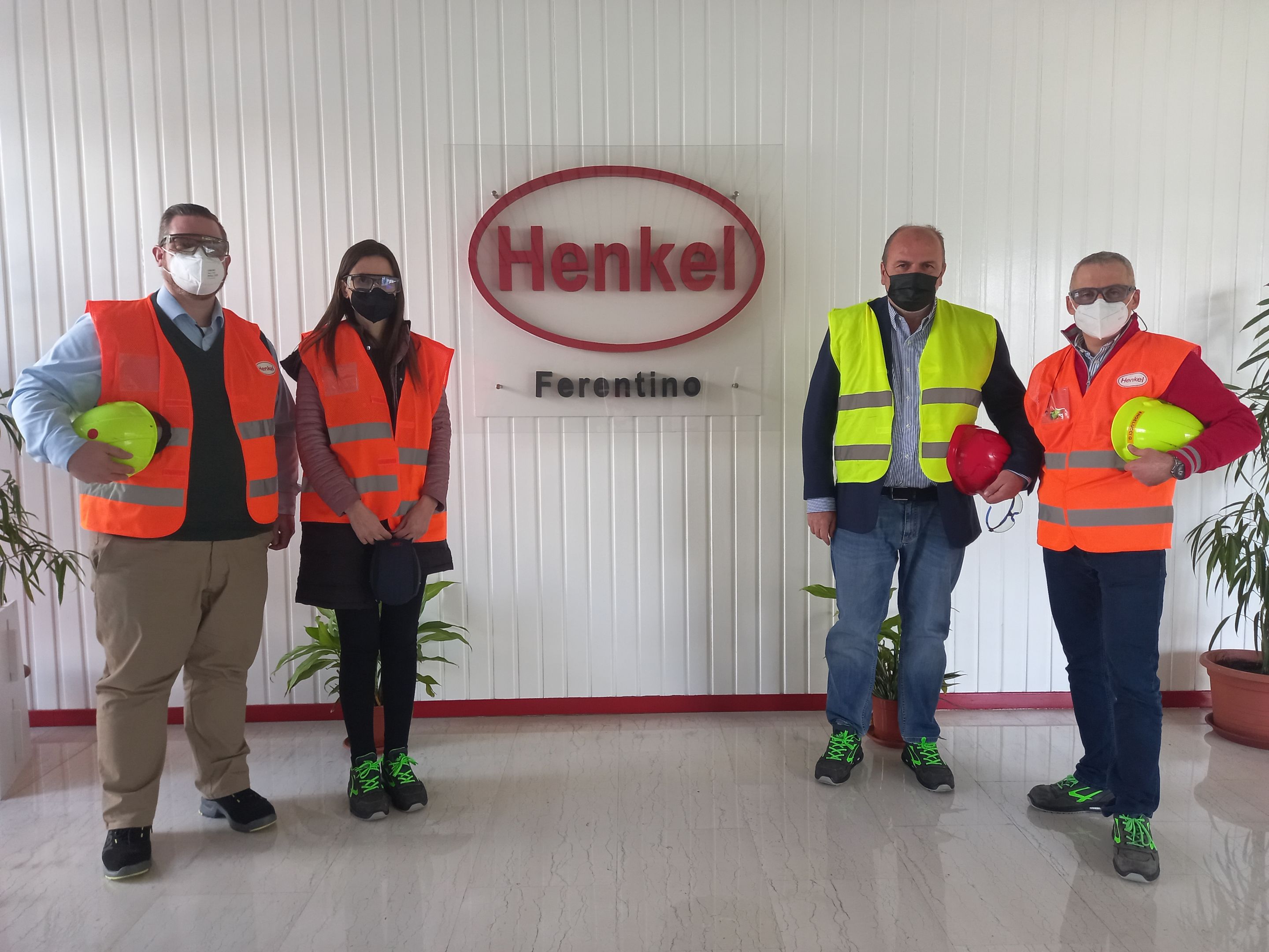 Il presidente De Angelis in visita nello stabilimento Henkel: «Dal consorzio progetti a sostegno delle aziende del nostro territorio»